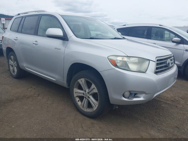 Salvage Toyota Highlander Image