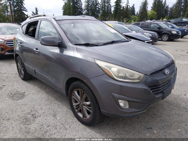 Salvage Hyundai TUCSON Image