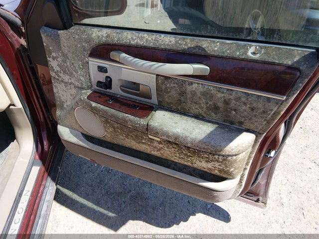 Lincoln Towncar Cartier