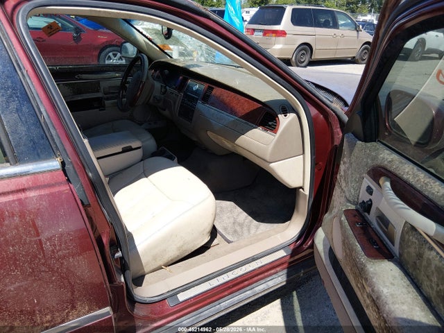 Lincoln Towncar Cartier