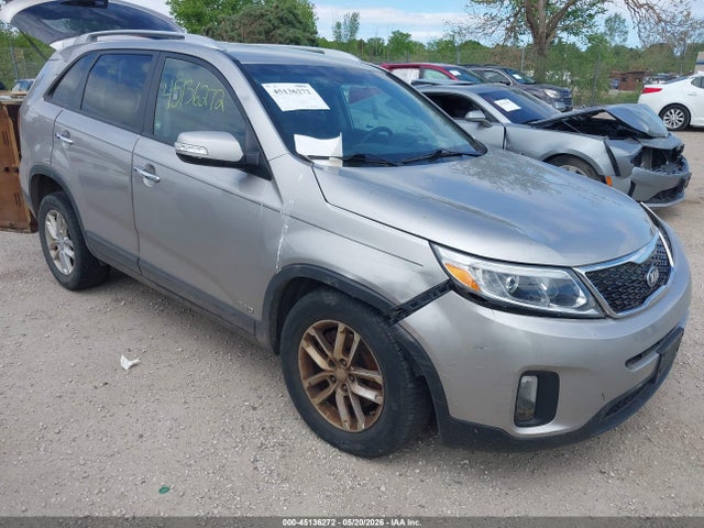 Salvage Kia Sorento Image
