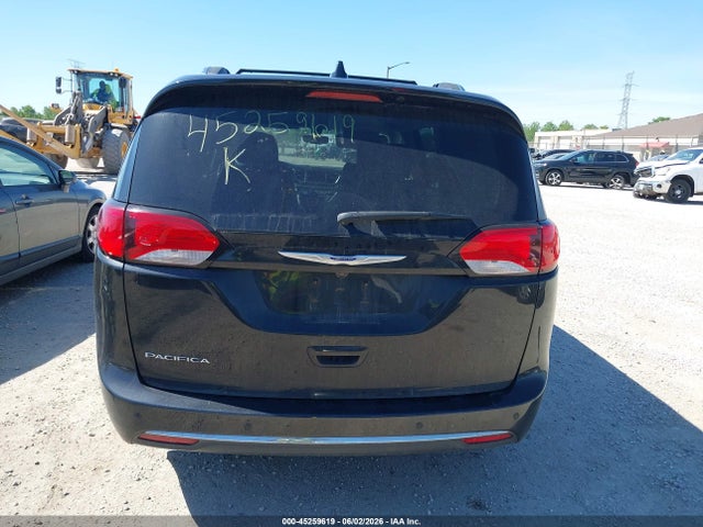 Chrysler Pacifica Touring L