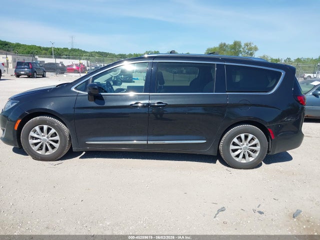Chrysler Pacifica Touring L
