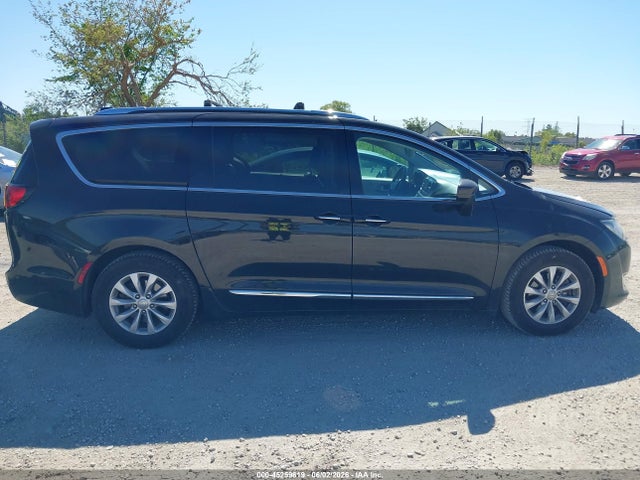 Chrysler Pacifica Touring L
