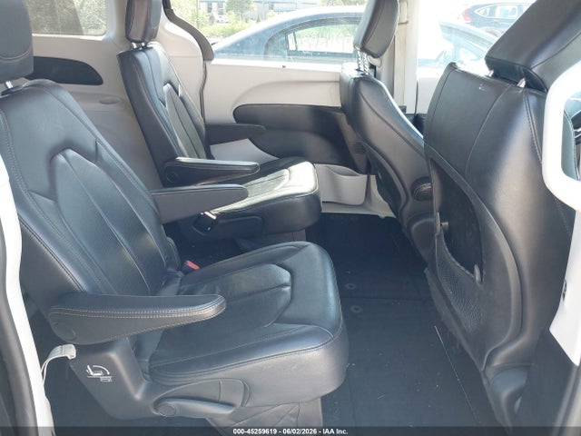 Chrysler Pacifica Touring L