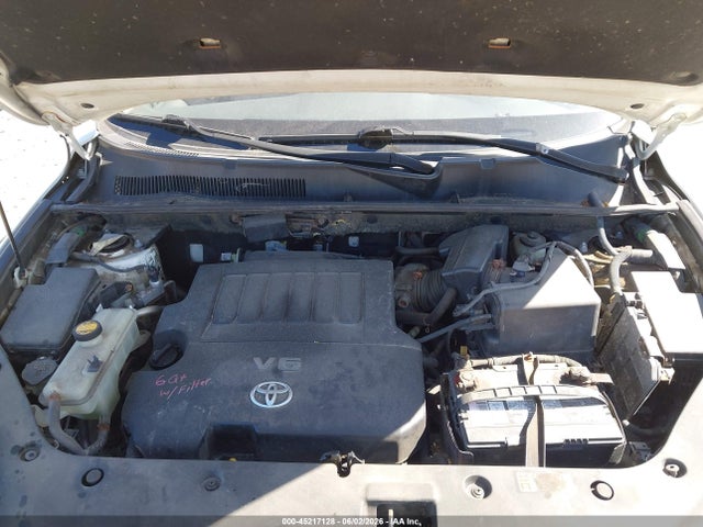 Toyota RAV4 Limited V6