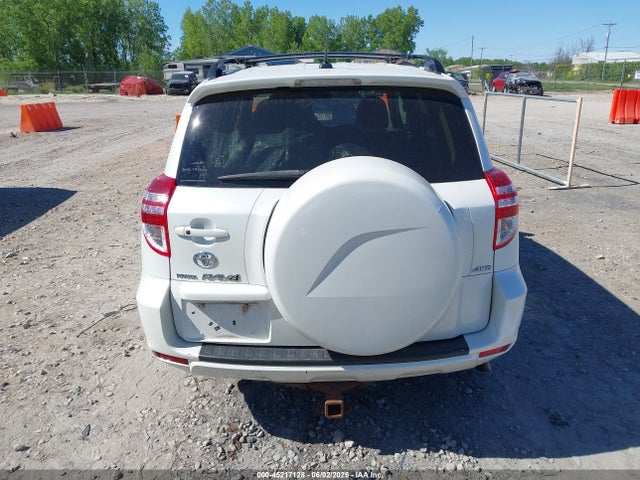 Toyota RAV4 Limited V6