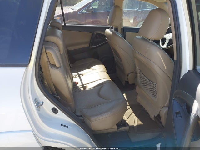 Toyota RAV4 Limited V6