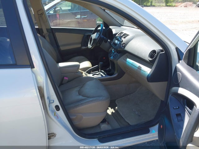 Toyota RAV4 Limited V6