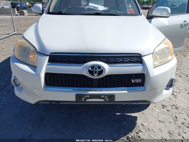 Toyota RAV4 Limited V6