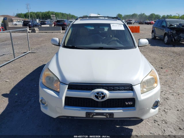 Toyota RAV4 Limited V6