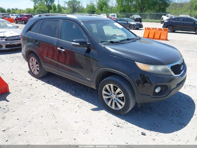 Salvage Kia Sorento Image