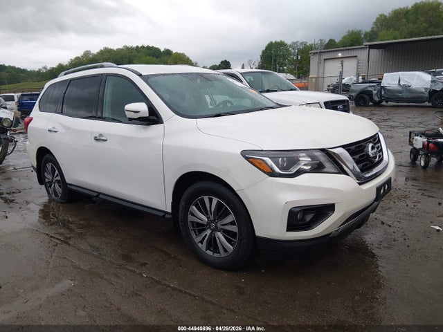 Salvage Nissan Pathfinder Image