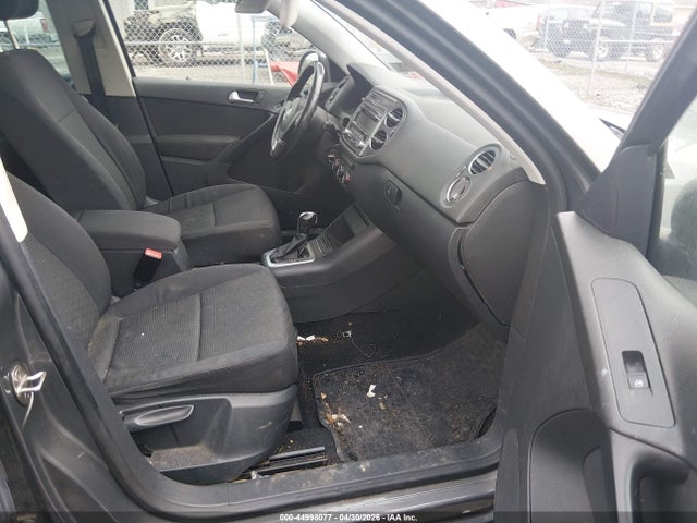 Volkswagen Tiguan S