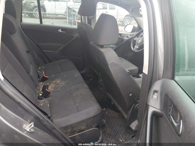 Volkswagen Tiguan S