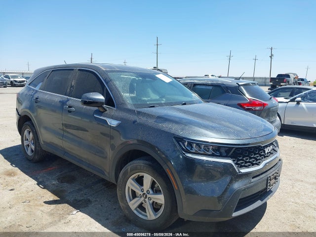 Salvage Kia Sorento Image