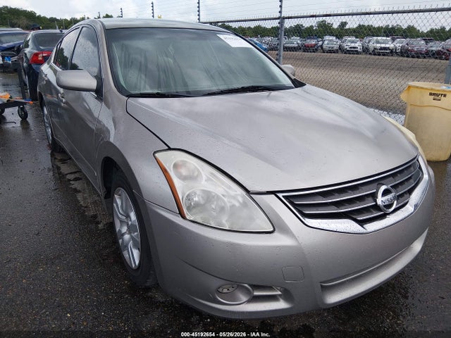 Salvage Nissan Altima Image