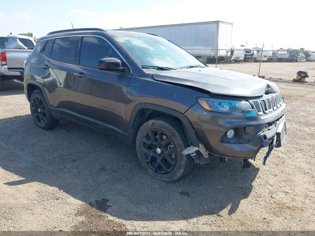 Salvage Jeep Compass Image
