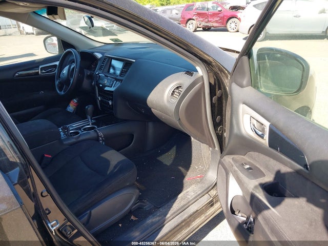 Nissan Pathfinder S
