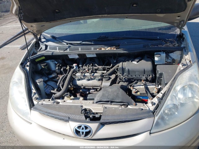 Toyota Sienna Le