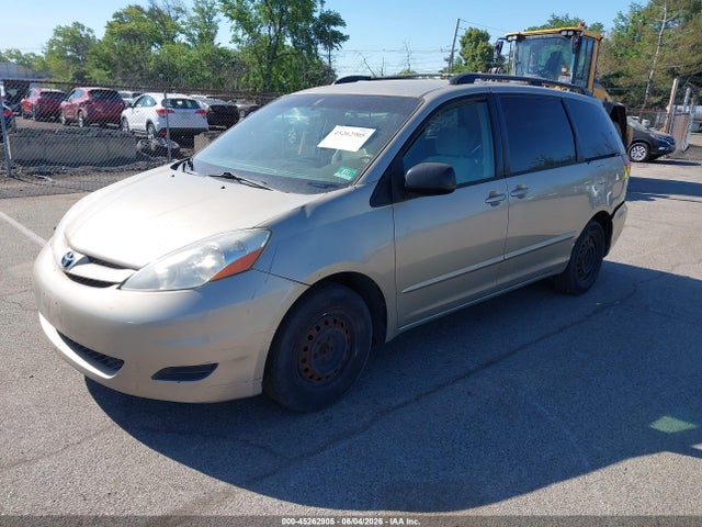 Toyota Sienna Le