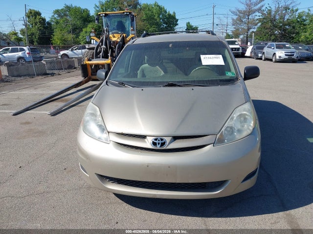 Toyota Sienna Le