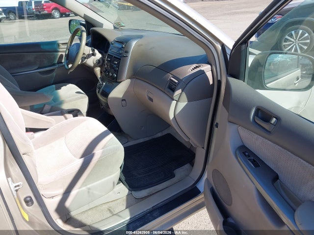 Toyota Sienna Le