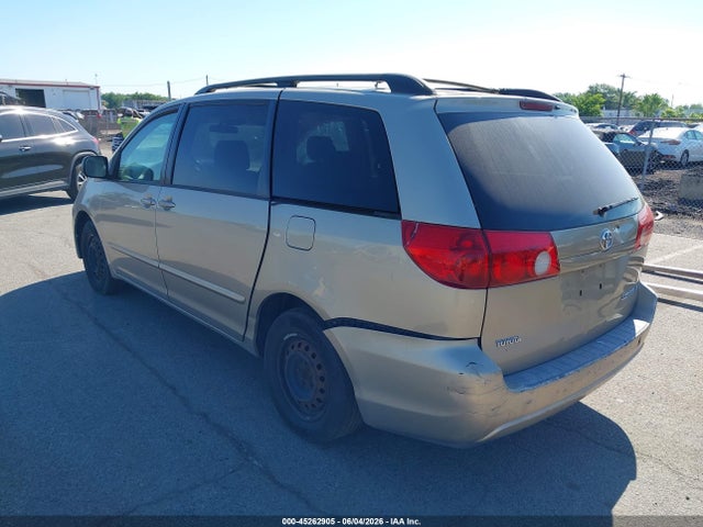 Toyota Sienna Le