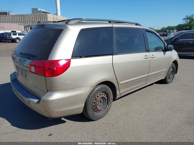 Toyota Sienna Le