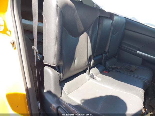 Toyota Prius v Five