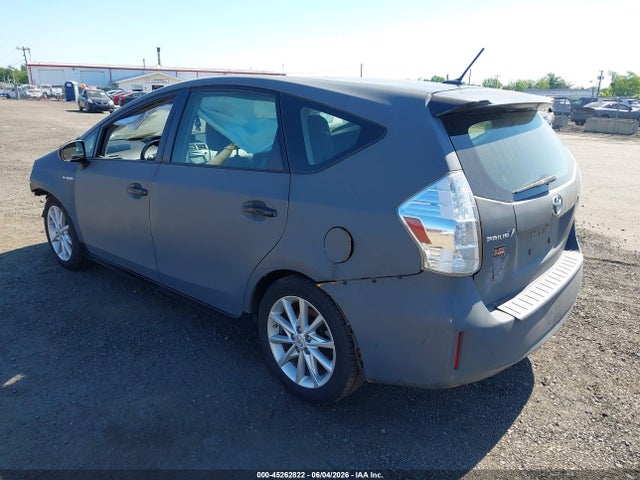 Toyota Prius v Five