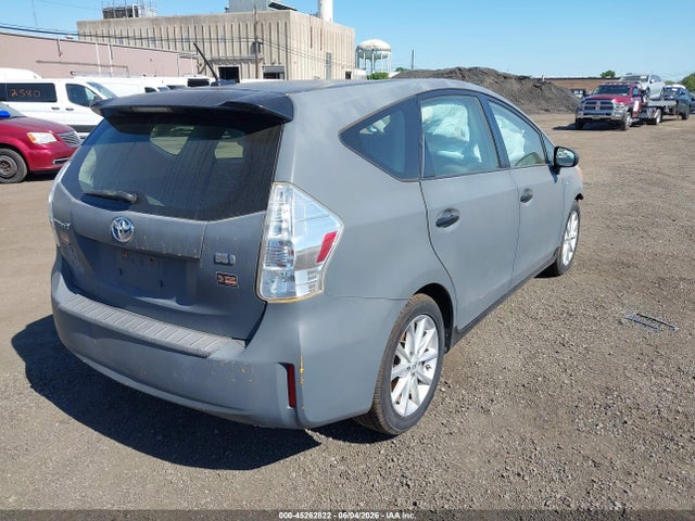 Toyota Prius v Five