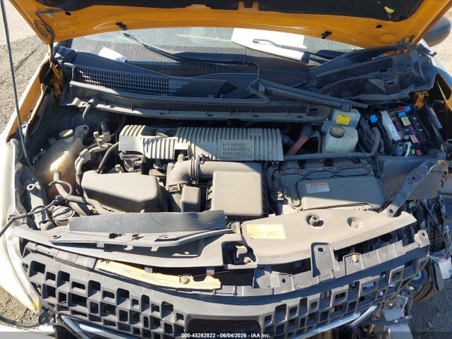 Toyota Prius v Five