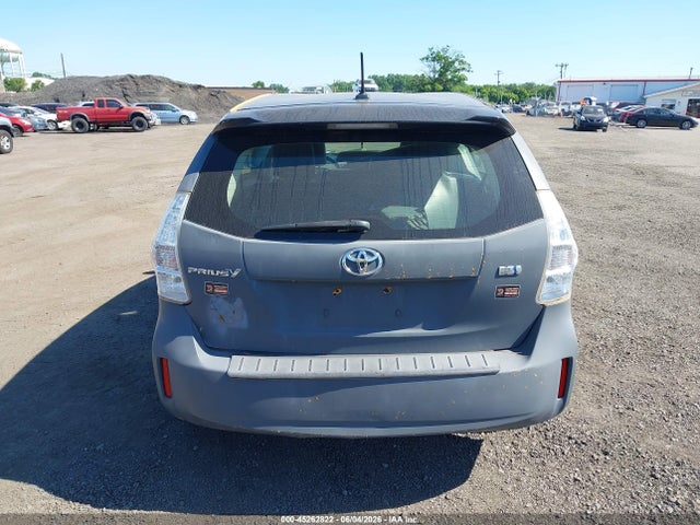 Toyota Prius v Five