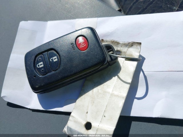 Toyota Prius v Five