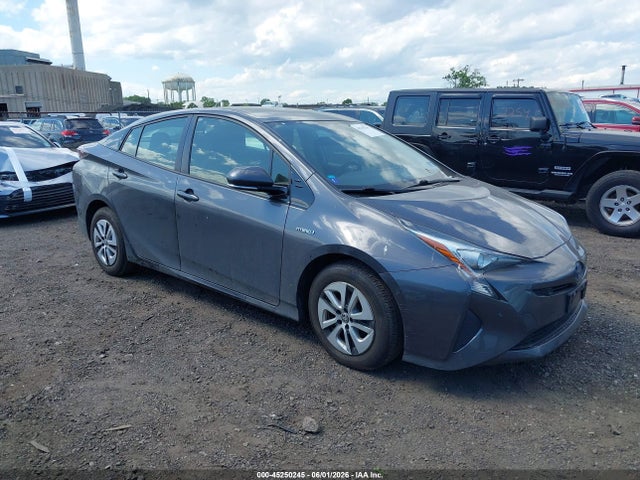 Salvage Toyota Prius Image