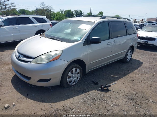 Toyota Sienna Le