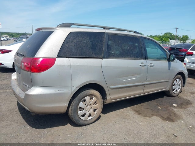 Toyota Sienna Le