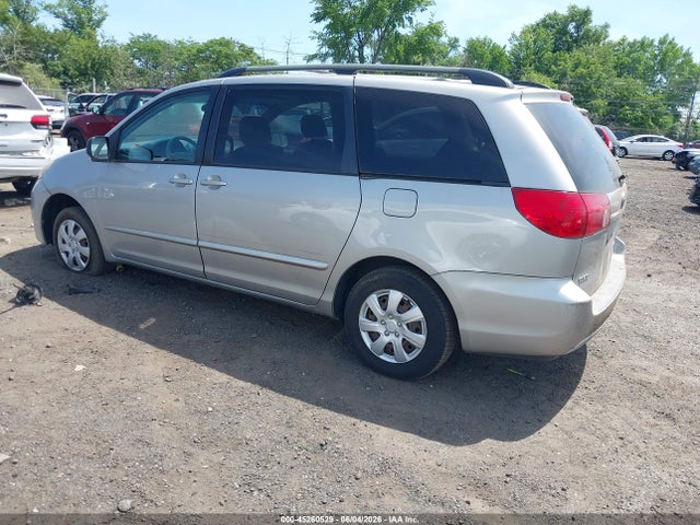 Toyota Sienna Le