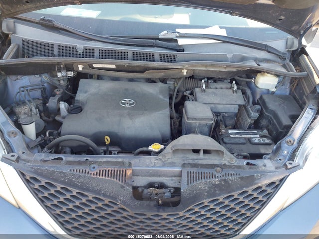 Toyota Sienna Xle Premium 8 Passenger