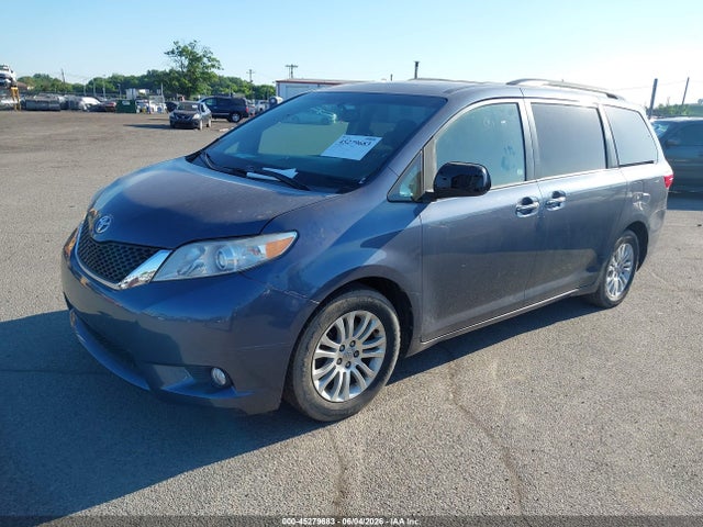 Toyota Sienna Xle Premium 8 Passenger