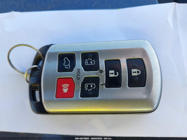 Toyota Sienna Xle Premium 8 Passenger