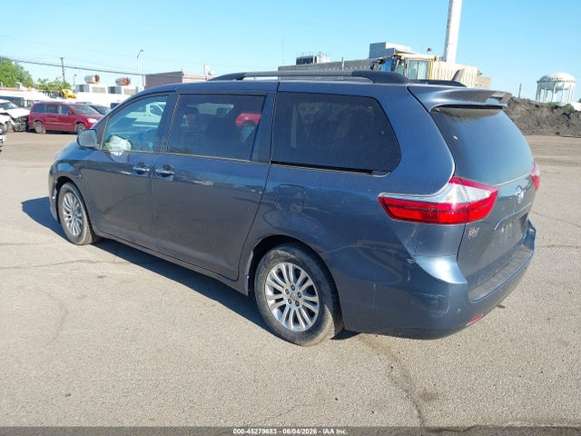 Toyota Sienna Xle Premium 8 Passenger