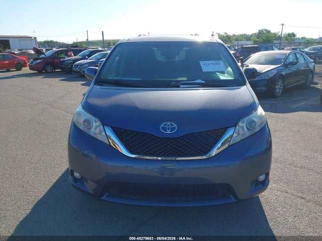 Toyota Sienna Xle Premium 8 Passenger