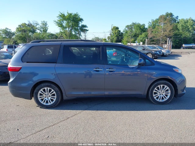 Toyota Sienna Xle Premium 8 Passenger