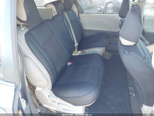 Toyota Sienna Xle Premium 8 Passenger