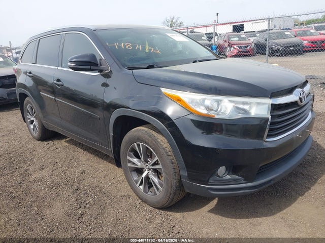 Salvage Toyota Highlander Image