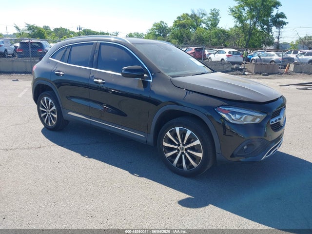 Salvage Mercedes-Benz GLA Image