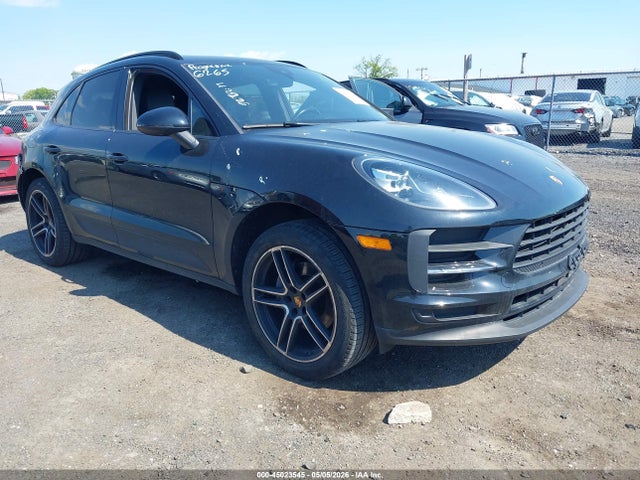 Salvage Porsche Macan Image