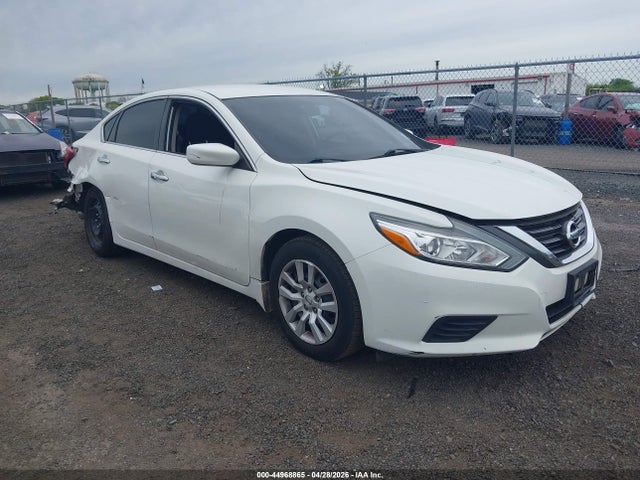 Salvage Nissan Altima Image